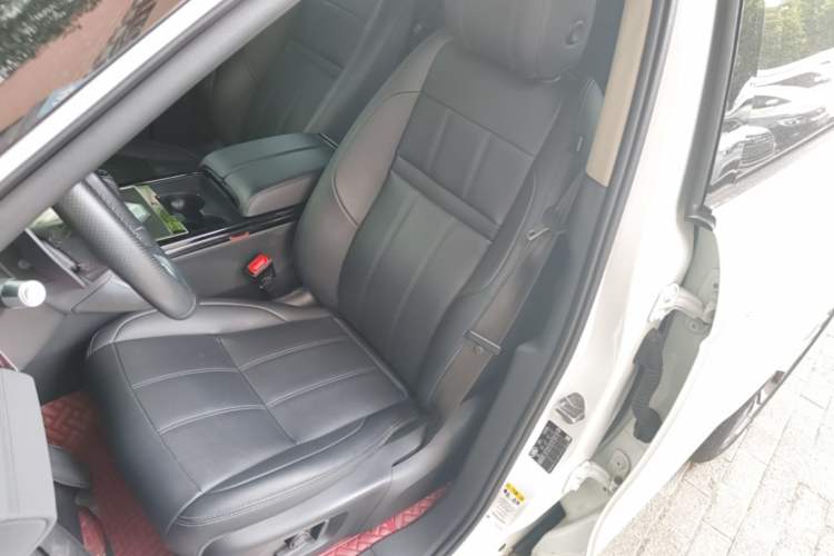 Used Land Rover Range Evoque 2020 249 PS R-DYNAMIC SE Sport Technology Edition Left Front Seat