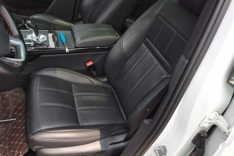 Used Land Rover Range Evoque 2020 249 PS R-DYNAMIC S Black Edition Sport Version Left Front Seat