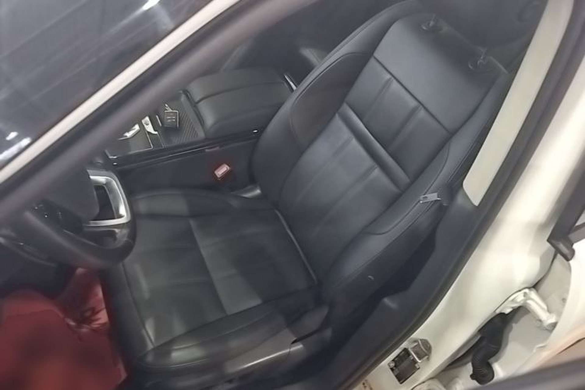 Used Land Rover Range Evoque 2020 249 PS R-DYNAMIC SE Sport Technology Edition Left Front Seat