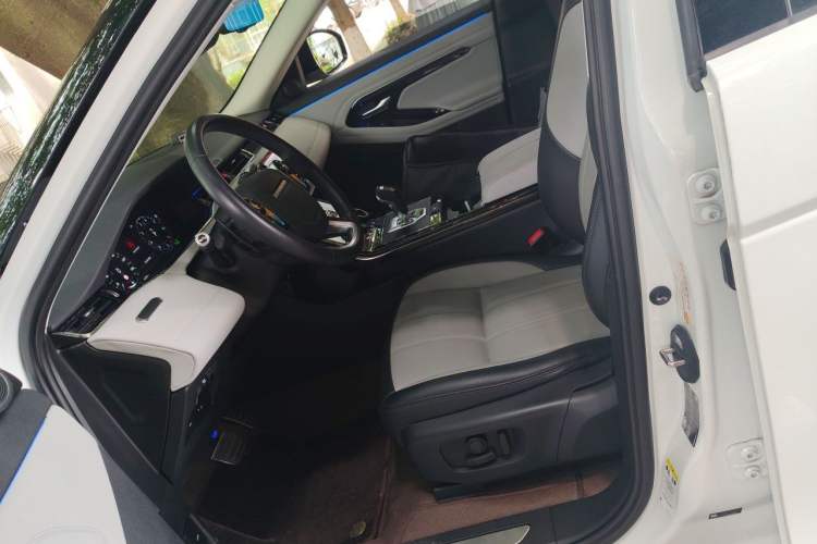 Used Land Rover Range Evoque 2020 249 PS R-DYNAMIC SE Sport Technology Edition Left Front Seat