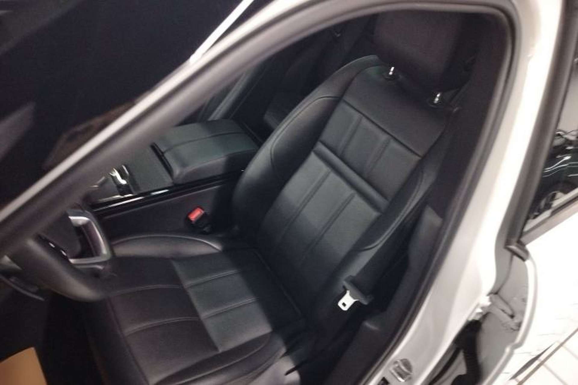 Used Land Rover Range Evoque 2020 249 PS R-DYNAMIC S Black Edition Sport Version Left Front Seat