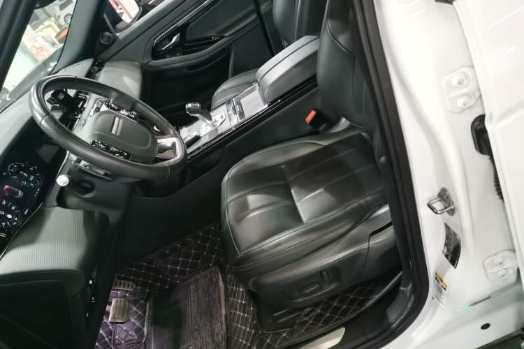 Used Land Rover Range Evoque 2020 249 PS R-DYNAMIC S Sport Edition Left Front Seat