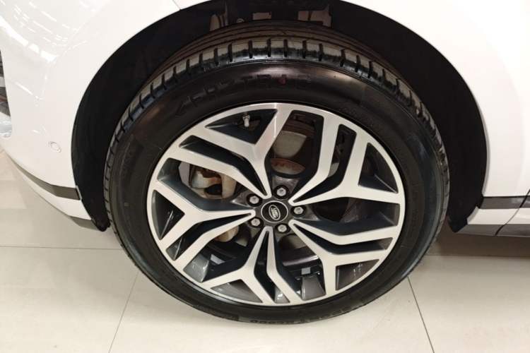 Used Land Rover Range Evoque 2020 249 PS R-DYNAMIC S Sport Edition Left Front Wheel Hub