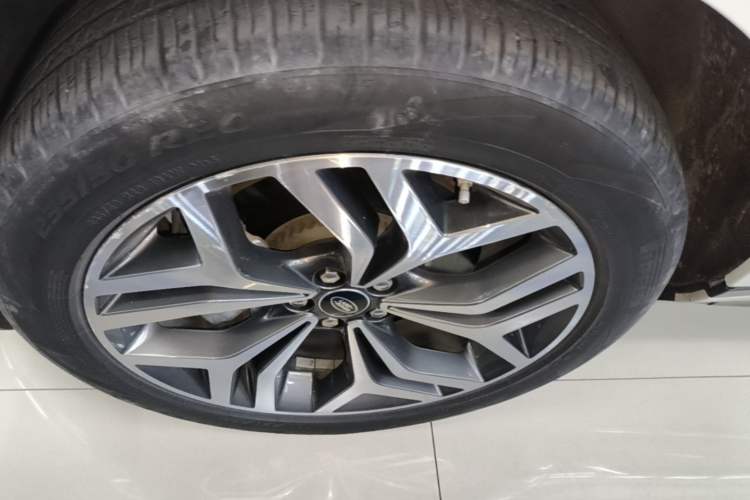 Used Land Rover Range Evoque 2020 249 PS R-DYNAMIC S Sport Edition Left Front Wheel Hub