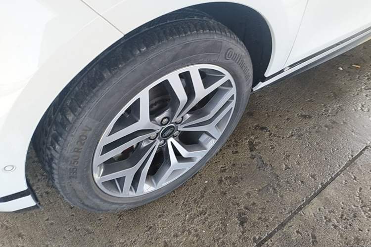 Used Land Rover Range Evoque 2020 249 PS R-DYNAMIC S Sport Edition Left Front Wheel Hub