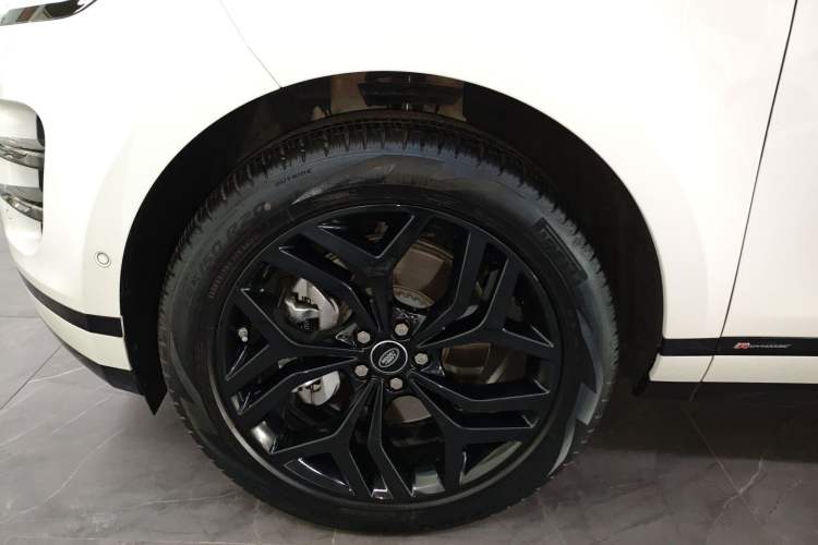 Used Land Rover Range Evoque 2020 249 PS R-DYNAMIC S Blackened Sport Technology Edition Left Front Wheel Hub