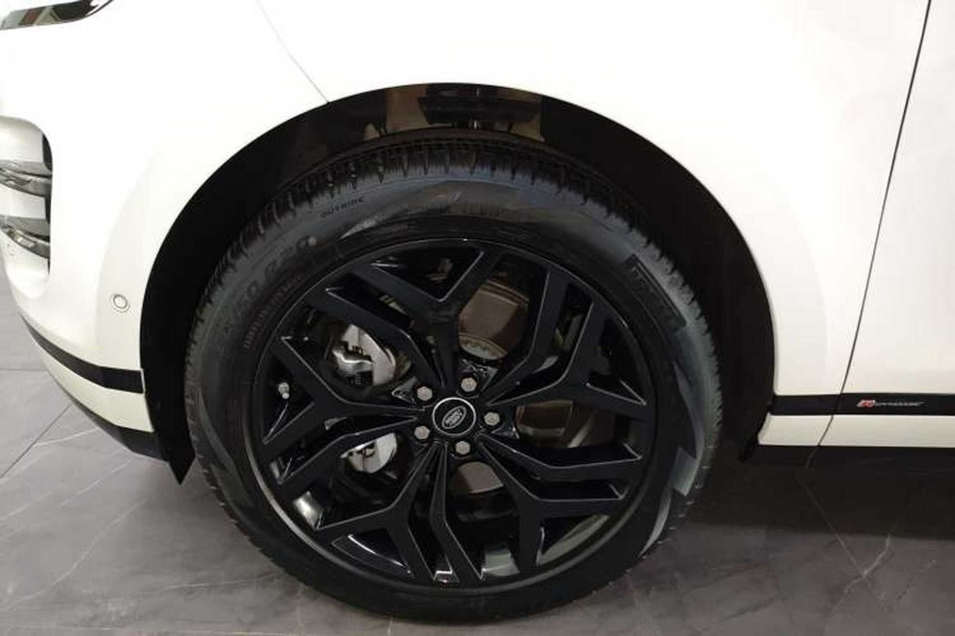 Used Land Rover Range Evoque 2020 249 PS R-DYNAMIC S Blackened Sport Technology Edition Left Front Wheel Hub