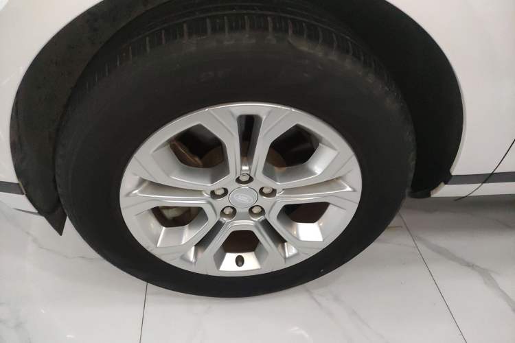 Used Land Rover Range Evoque 2020 249 PS Youth Edition Left Front Wheel Hub