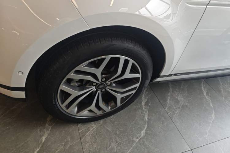 Used Land Rover Range Evoque 2020 249 PS R-DYNAMIC S Sport Edition Left Front Wheel Hub