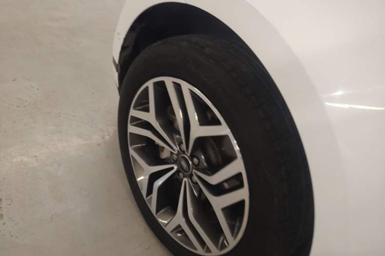 Used Land Rover Range Evoque 2020 249 PS R-DYNAMIC S Sport Edition Left Front Wheel Hub