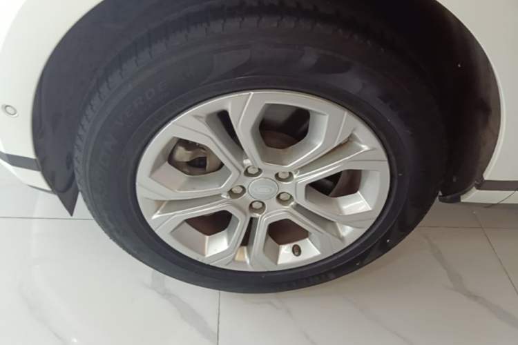 Used Land Rover Range Evoque 2020 249 PS Youth Edition Left Front Wheel Hub