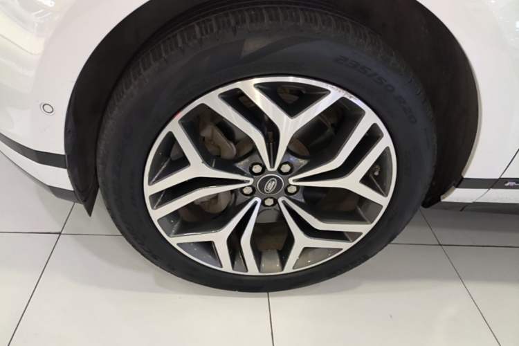 Used Land Rover Range Evoque 2020 249 PS R-DYNAMIC S Sport Edition Left Front Wheel Hub