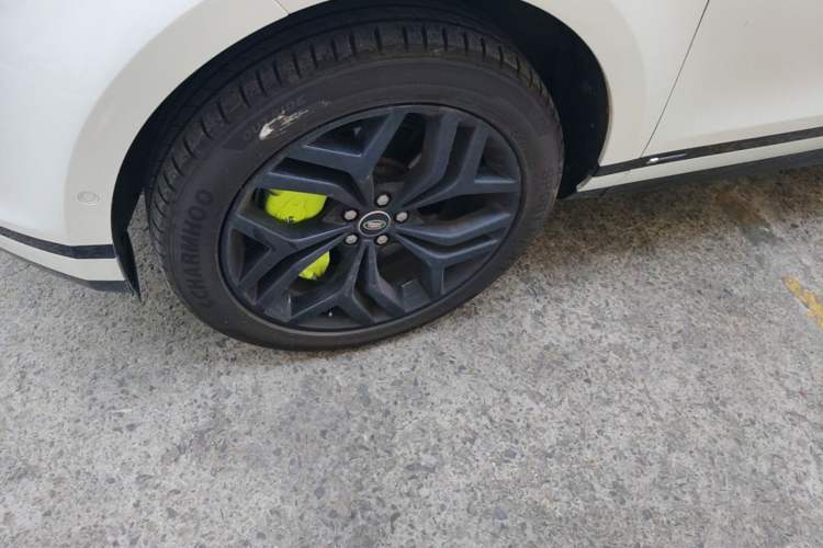 Used Land Rover Range Evoque 2020 249 PS R-DYNAMIC S First-Edition Sport Custom Edition Left Front Wheel Hub