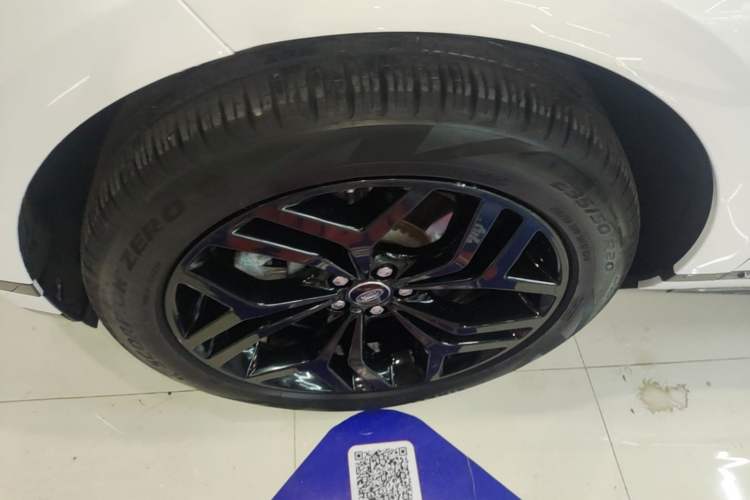 Used Land Rover Range Evoque 2020 249 PS R-DYNAMIC S Black Edition Sport Version Left Front Wheel Hub