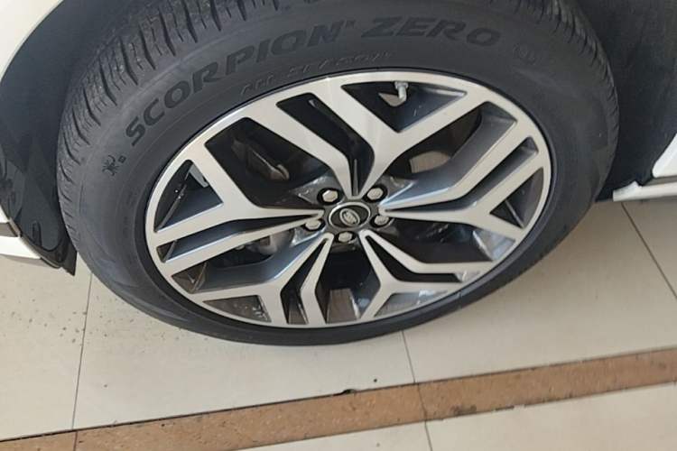 Used Land Rover Range Evoque 2020 249 PS R-DYNAMIC SE Sport Technology Edition Left Front Wheel Hub