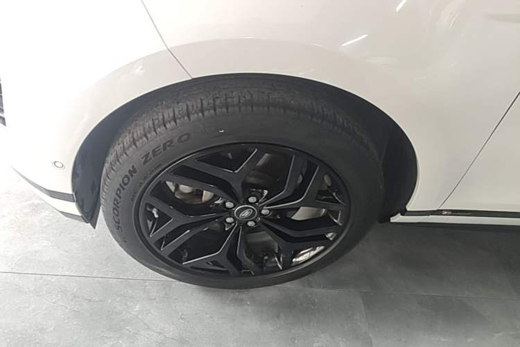 Used Land Rover Range Evoque 2020 249 PS R-DYNAMIC S Black Edition Sport Version Left Front Wheel Hub