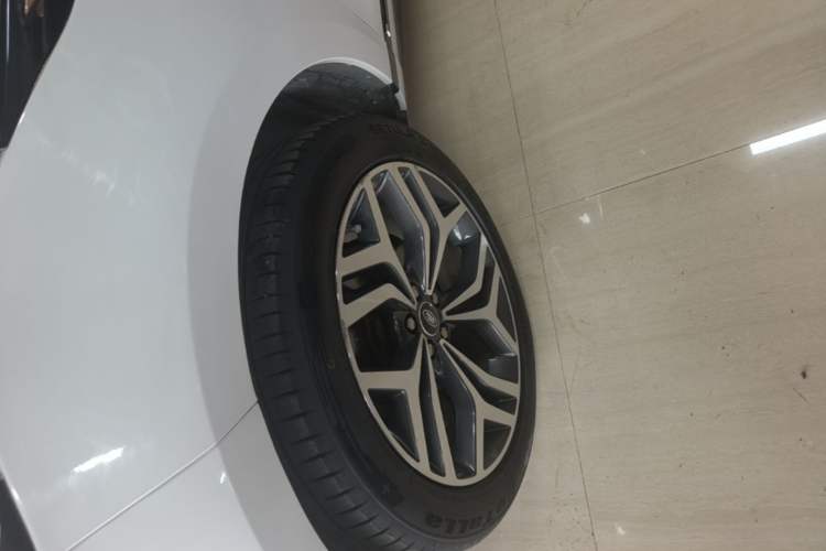 Used Land Rover Range Evoque 2020 249 PS R-DYNAMIC S Sport Edition Left Front Wheel Hub