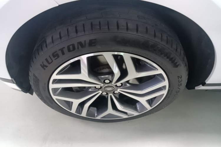 Used Land Rover Range Evoque 2020 249 PS R-DYNAMIC S Sport Edition Left Front Wheel Hub