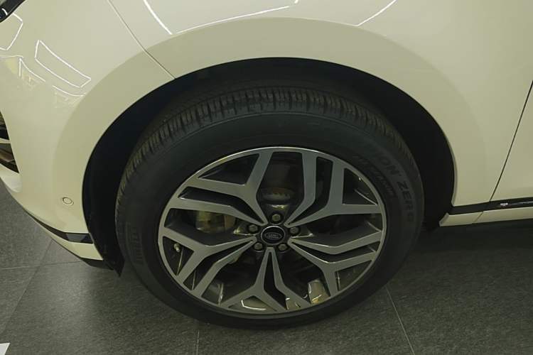 Used Land Rover Range Evoque 2020 249 PS R-DYNAMIC S Sport Edition Left Front Wheel Hub