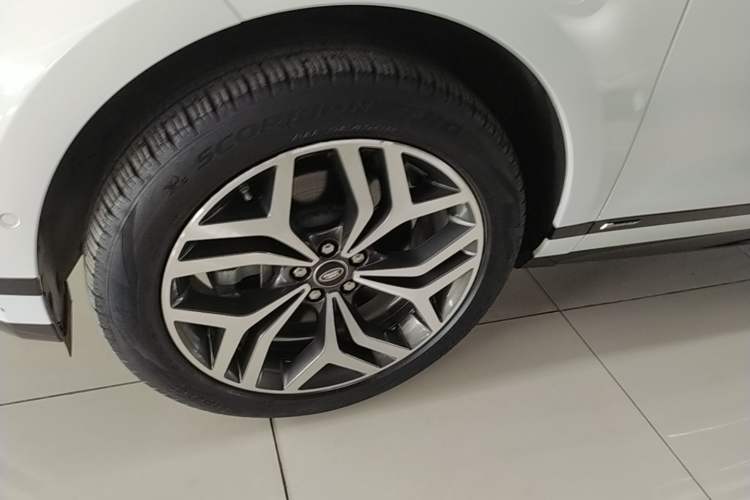 Used Land Rover Range Evoque 2020 249 PS R-DYNAMIC SE Sport Technology Edition Left Front Wheel Hub