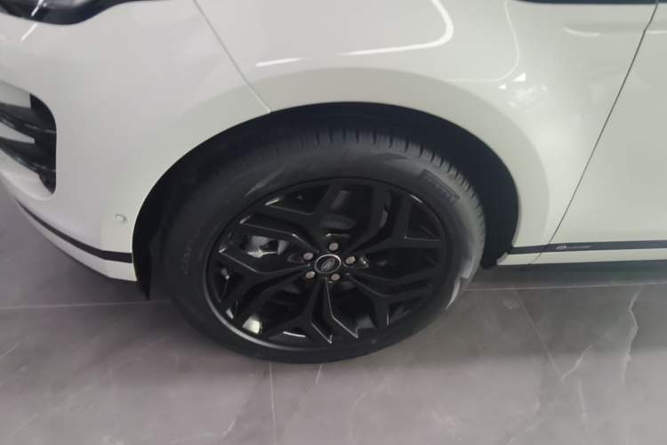 Used Land Rover Range Evoque 2020 249 PS R-DYNAMIC S Blackened Sport Technology Edition Left Front Wheel Hub