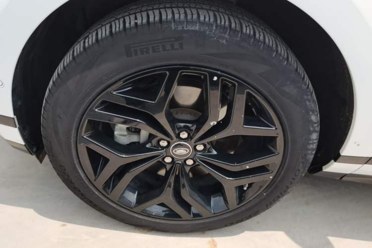 Used Land Rover Range Evoque 2020 249 PS R-DYNAMIC S Black Edition Sport Version Left Front Wheel Hub