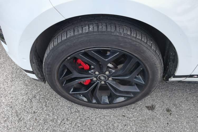 Used Land Rover Range Evoque 2020 249 PS R-DYNAMIC S Black Edition Sport Version Left Front Wheel Hub