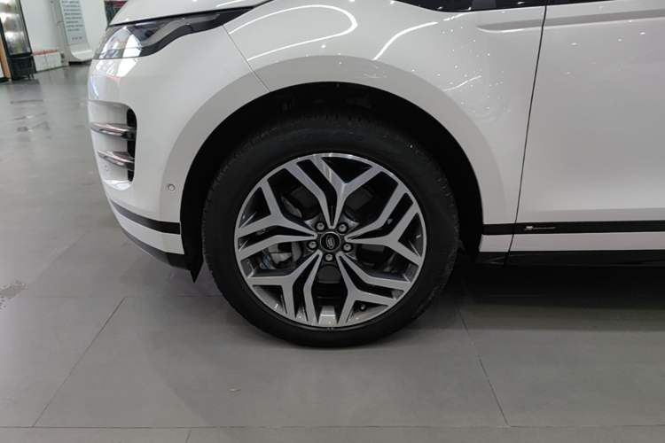 Used Land Rover Range Evoque 2020 249 PS R-DYNAMIC SE Sport Technology Edition Left Front Wheel Hub