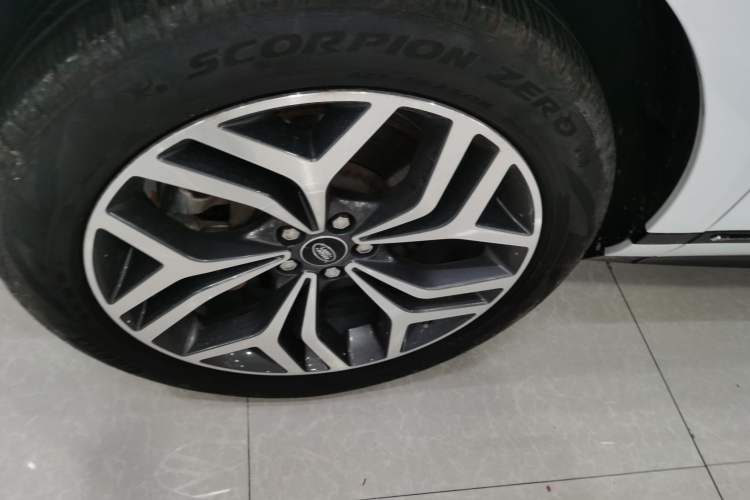 Used Land Rover Range Evoque 2020 249 PS R-DYNAMIC S Sport Edition Left Front Wheel Hub