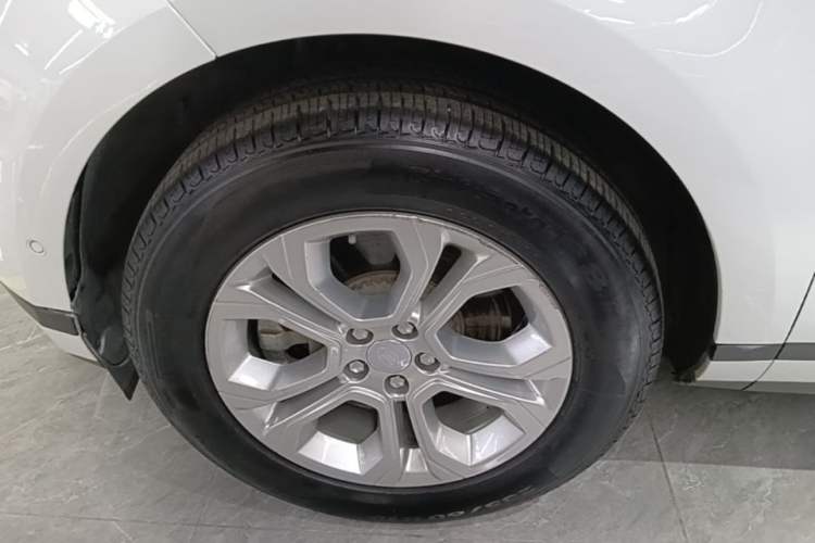 Used Land Rover Range Evoque 2020 249 PS Youth Edition Left Front Wheel Hub