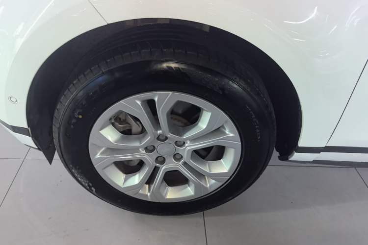 Used Land Rover Range Evoque 2020 249 PS Youth Edition Left Front Wheel Hub
