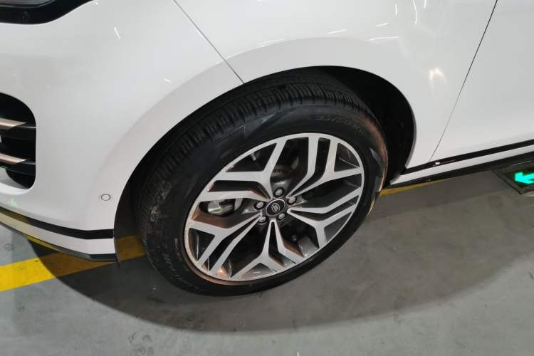 Used Land Rover Range Evoque 2020 249 PS R-DYNAMIC S Sport Edition Left Front Wheel Hub