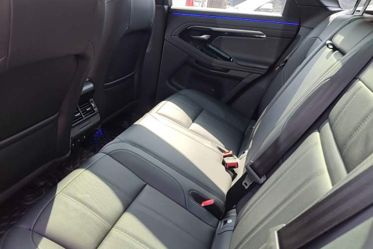 Used Land Rover Range Evoque 2020 249 PS R-DYNAMIC S Sport Edition Left Rear Seat