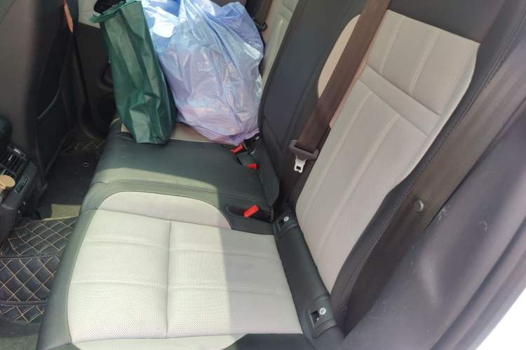 Used Land Rover Range Evoque 2020 249 PS R-DYNAMIC SE Sport Technology Edition Left Rear Seat