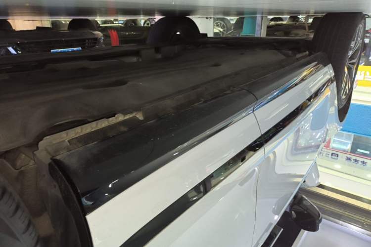 Used Land Rover Range Evoque 2020 249 PS R-DYNAMIC S Sport Edition Left Side Sill