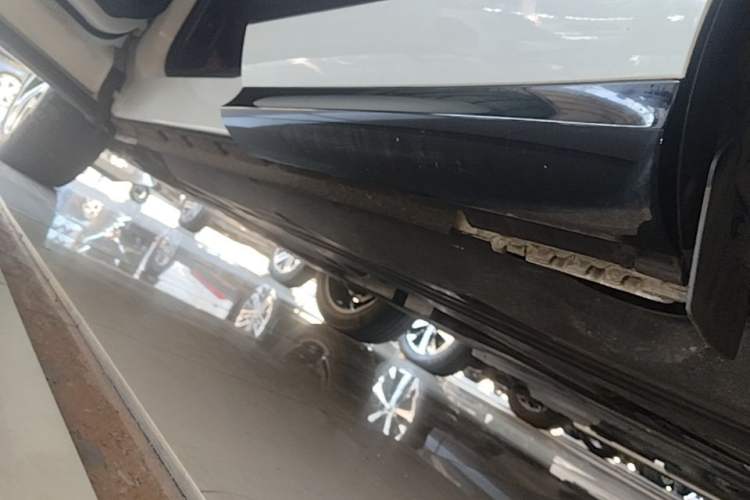 Used Land Rover Range Evoque 2020 249 PS R-DYNAMIC SE Sport Technology Edition Left Side Sill