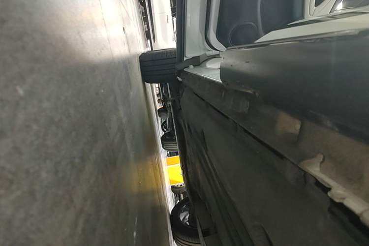 Used Land Rover Range Evoque 2020 249 PS R-DYNAMIC S Sport Edition Left Side Sill