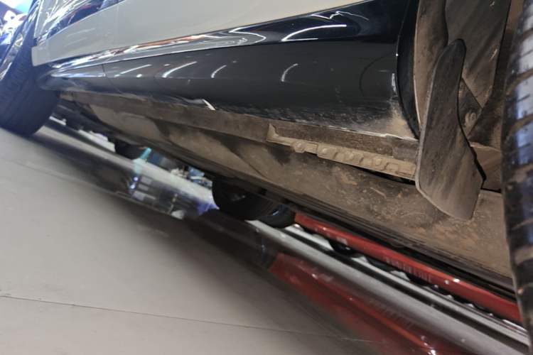 Used Land Rover Range Evoque 2020 249 PS R-DYNAMIC SE Sport Technology Edition Left Side Sill