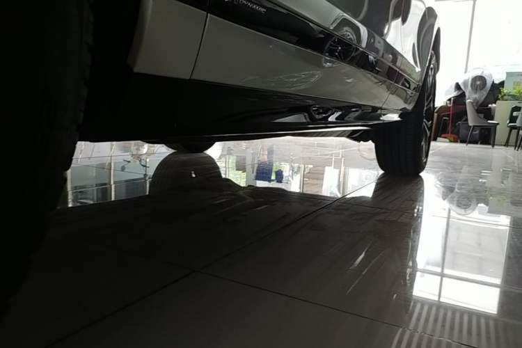 Used Land Rover Range Evoque 2020 249 PS R-DYNAMIC SE Sport Technology Edition Left Side Sill