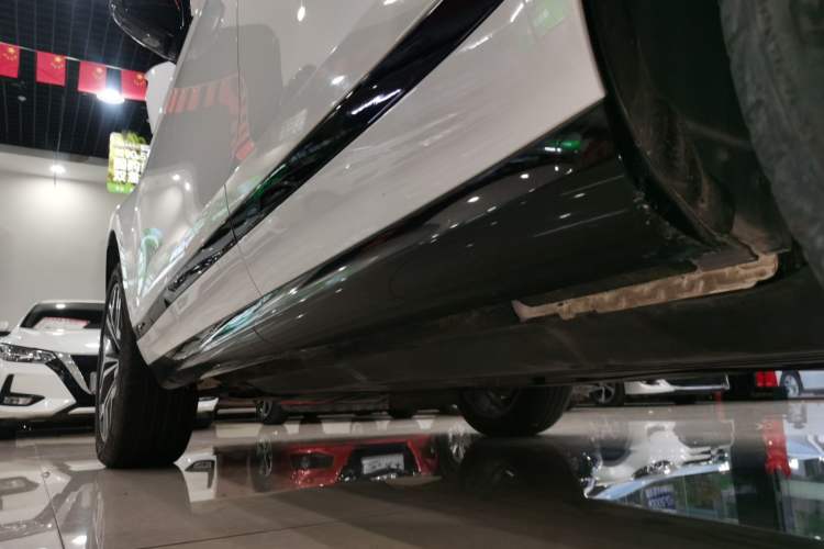 Used Land Rover Range Evoque 2020 249 PS R-DYNAMIC S Sport Edition Left Side Sill