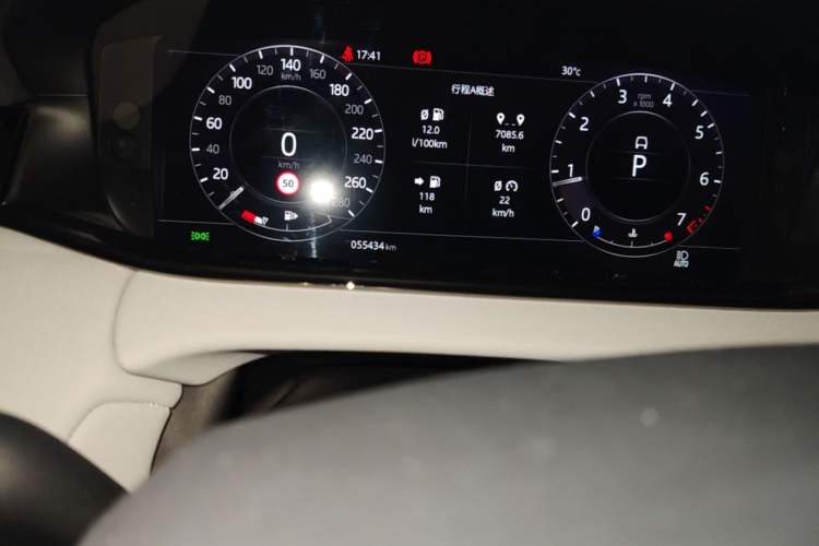 Used Land Rover Range Evoque 2020 249 PS R-DYNAMIC SE Sport Technology Edition Odometer Close Up