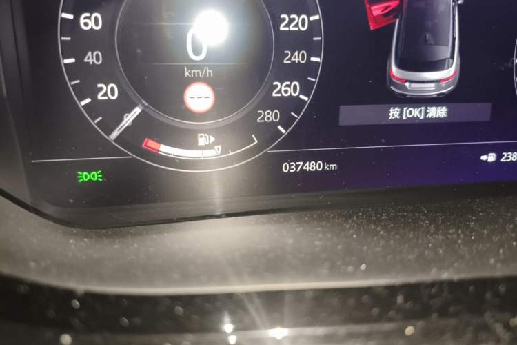 Used Land Rover Range Evoque 2020 249 PS R-DYNAMIC SE Sport Technology Edition Odometer Close Up