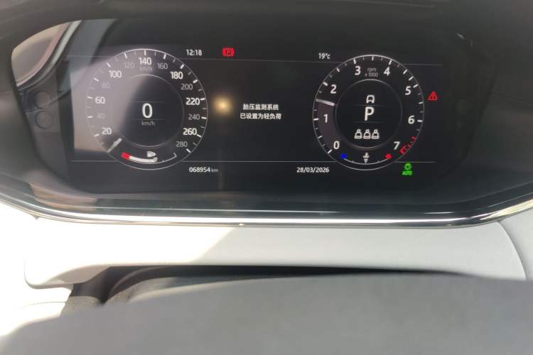 Used Land Rover Range Evoque 2020 249 PS R-DYNAMIC SE Sport Technology Edition Odometer Close Up