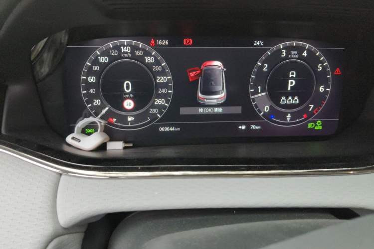 Used Land Rover Range Evoque 2020 249 PS R-DYNAMIC S Sport Edition Odometer Close Up