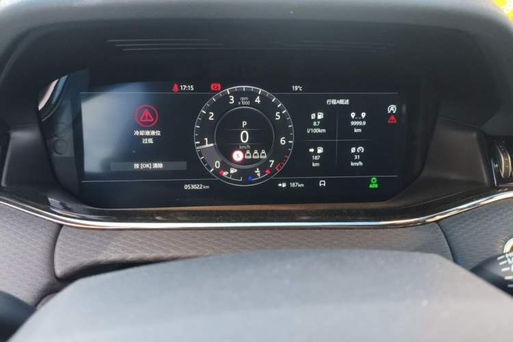 Used Land Rover Range Evoque 2020 249 PS R-DYNAMIC S Black Edition Sport Version Odometer Close Up