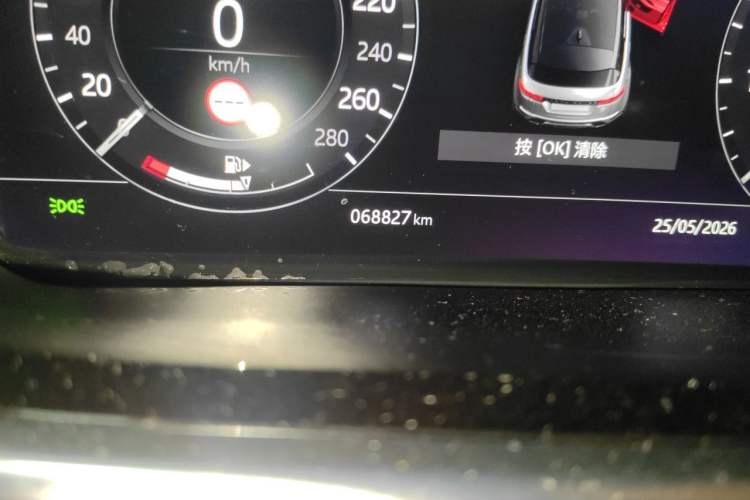 Used Land Rover Range Evoque 2020 249 PS Youth Edition Odometer Close Up