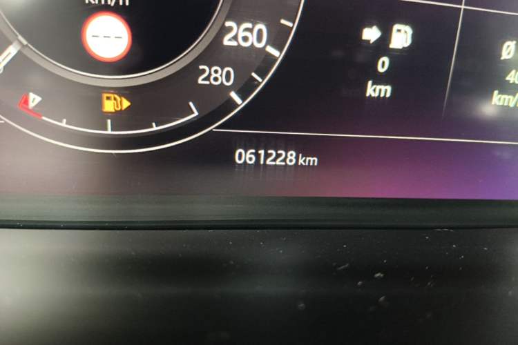 Used Land Rover Range Evoque 2020 249 PS R-DYNAMIC S Sport Edition Odometer Close Up