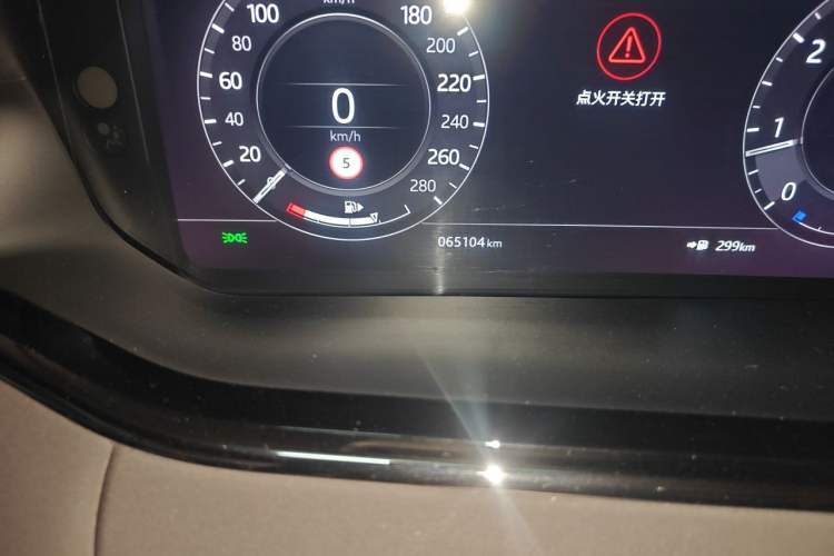 Used Land Rover Range Evoque 2020 249 PS R-DYNAMIC SE Sport Technology Edition Odometer Close Up