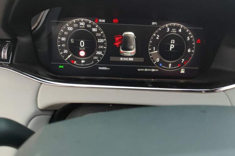 Used Land Rover Range Evoque 2020 249 PS R-DYNAMIC S Blackened Sport Technology Edition Odometer Close Up