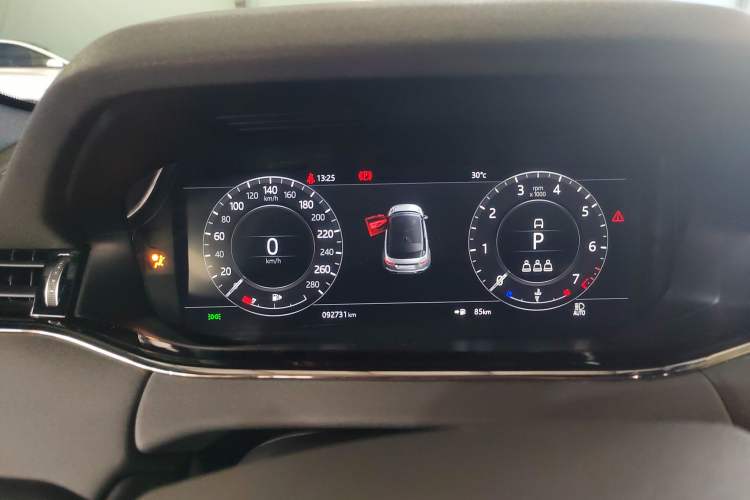 Used Land Rover Range Evoque 2020 249 PS R-DYNAMIC SE Sport Technology Edition Odometer Close Up
